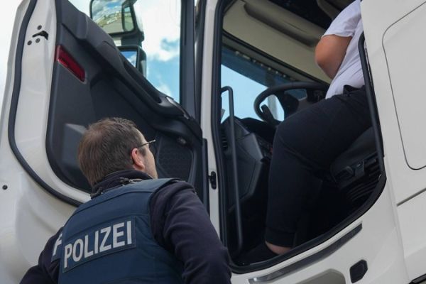 Rund 180 Einsatzkräfte kontrollierten am Montag (20.04.) im Kreis Groß-Gerau den Straßenverkehr.