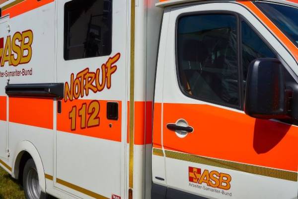 OF/MKK: Kind fährt gegen einen Bus und entfernt sich verletzt! Rettungswagen im Einsatz umgekippt ca. 200.000€ Schaden!