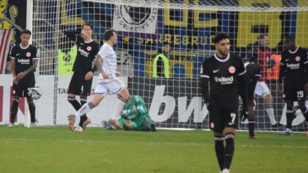 Eintracht verliert verdient mit 0:2 in Saarbrücken - Futkeu mit katastrophalem Profidebüt