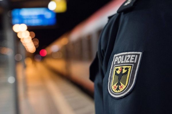 Frankfurt: Bundespolizei nimmt zwei Täter nach gewerbsmäßigen Diebstahl fest
