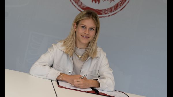 Eintracht Frankfurt verpflichtet Schweizer Nationalspielerin Nadine Riesen