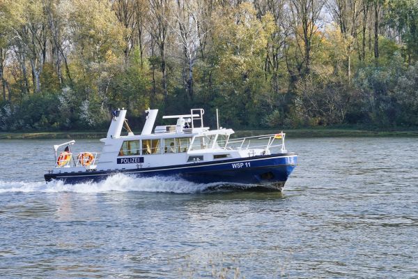 Gewässerverunreinigung durch Sportboot in der Schleuse Griesheim