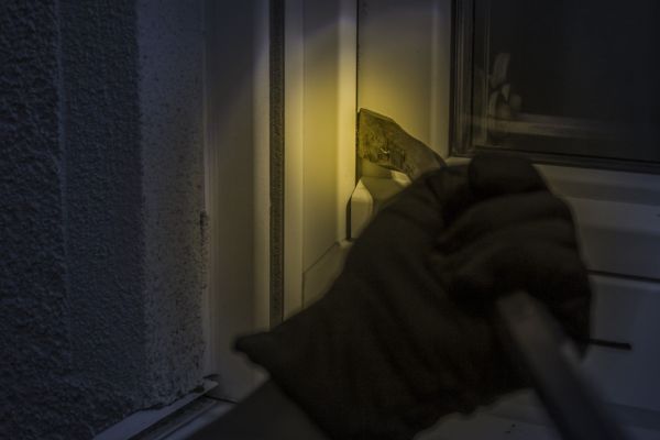 Rüsselsheim: Schmuck bei Einbruch in Wohnung erbeutet