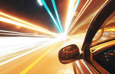 Schmelz: Verkehrsunfallflucht mit anschließendem verbotenen Kraftfahrzeugrennen