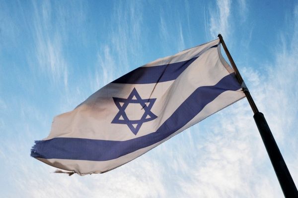 Erneut Israel-Flagge am Hanauer Marktplatz angegangen, 25-jähriger wurde festgenommen