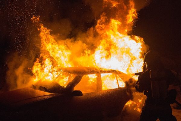 Hanau: Fahrzeug ausgebrannt