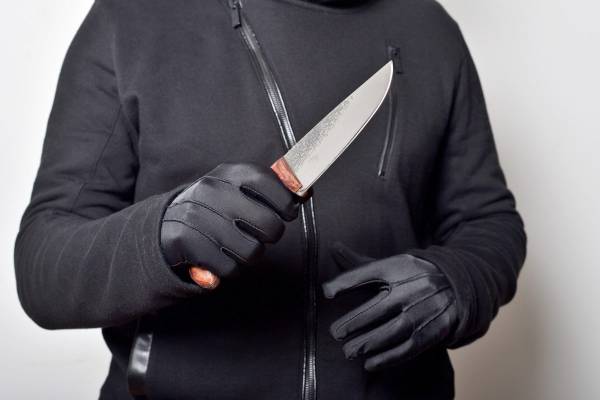 Hanau: Straßenraub mit Messer! Polizei sucht Zeugen