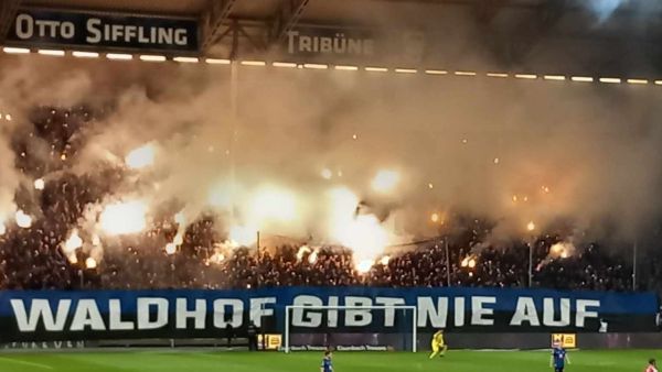 Waldhof Mannheim schlägt Arminia Bielefeld im Abstiegsduell