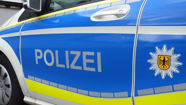 Wabern: Bundespolizei sucht Zeugen - Halbschranke am Bahnübergang abgerissen