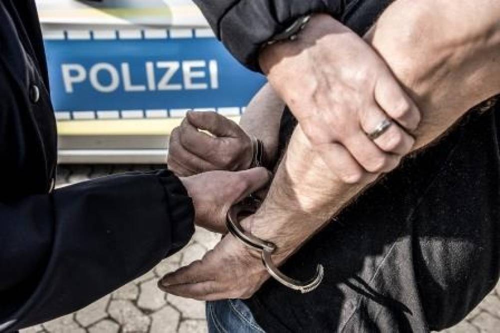 Saarbrücken: Polizei durchsucht Wohnungen im Regionalverband / Zwei Männer festgenommen