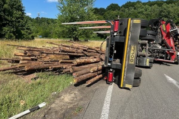 Verunfallter Sattelzug A62